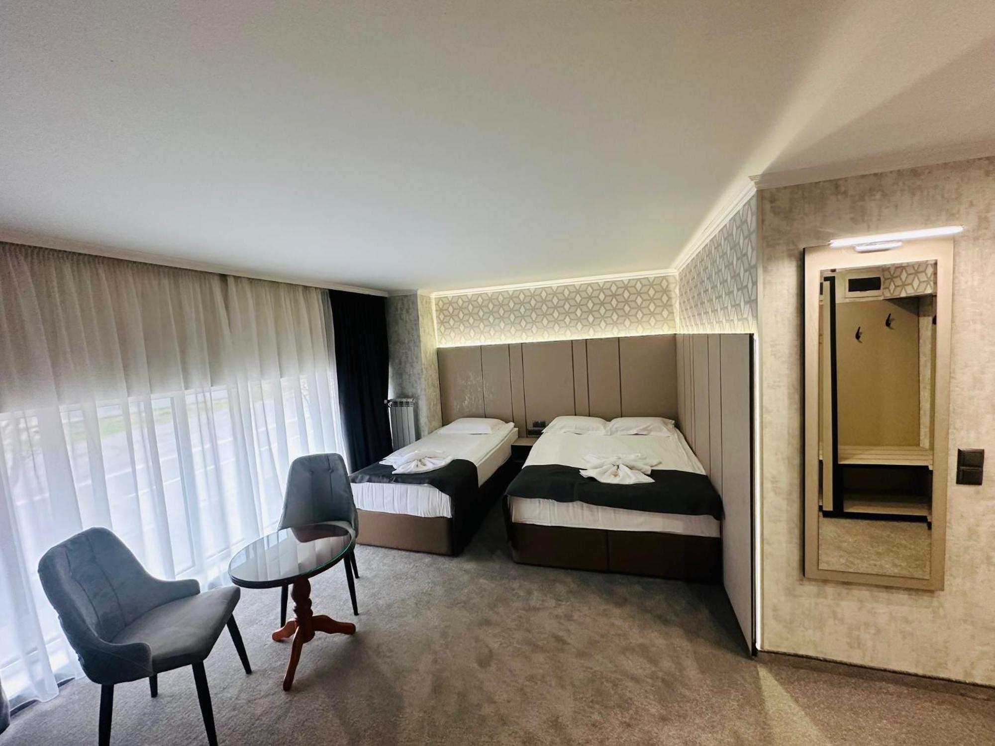 Hotel Cosmos