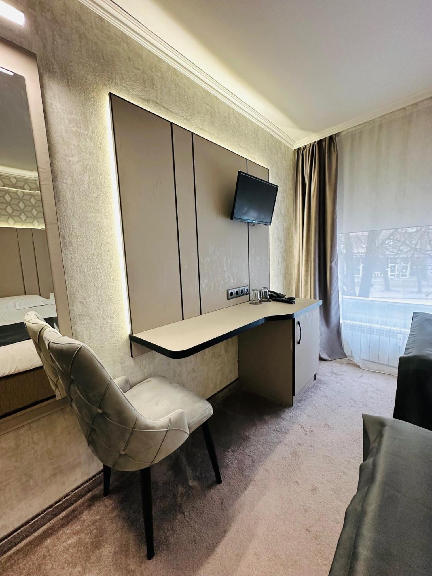 Cosmos Hotel 3*