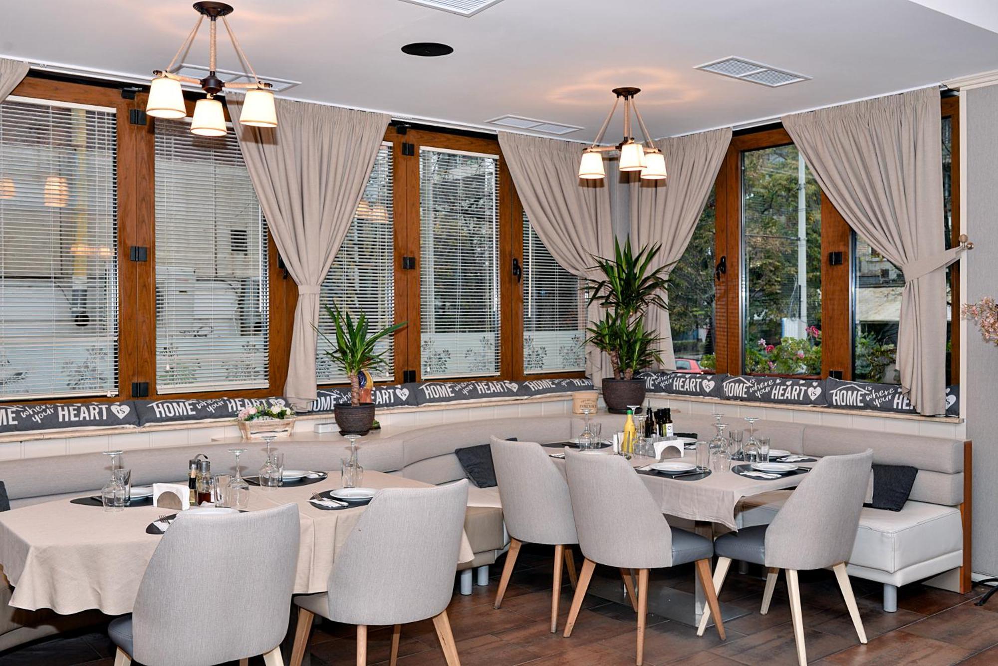 Cosmos Hotel 3*