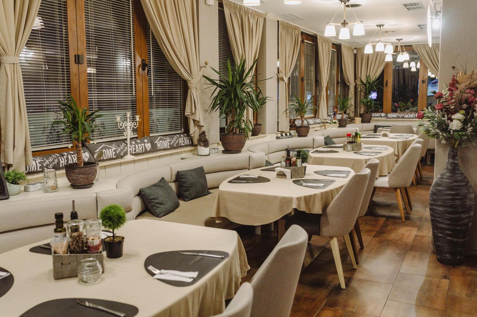 Cosmos Hotel 3*